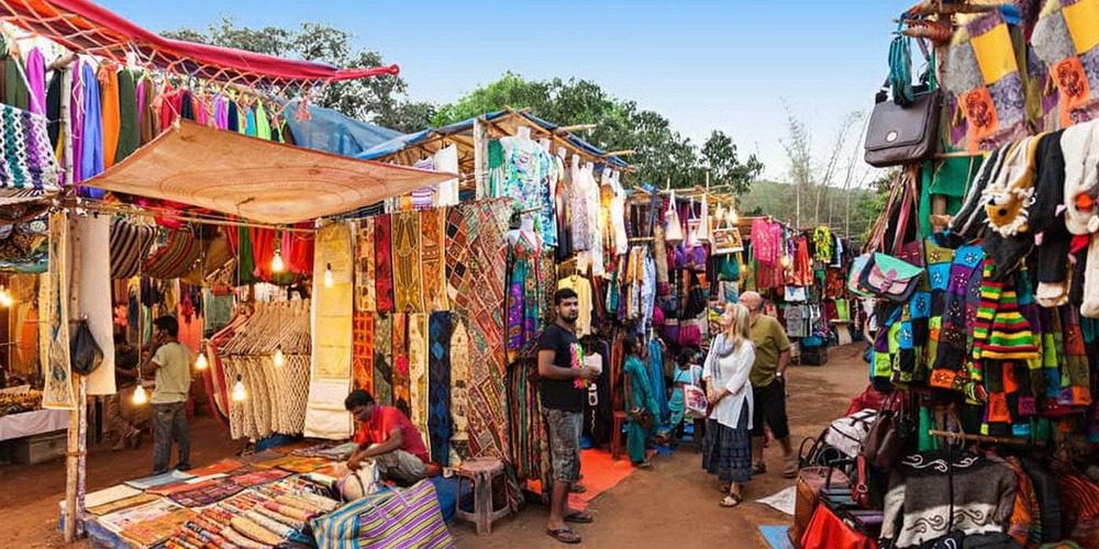 Блошиный рынок в Анжуне 