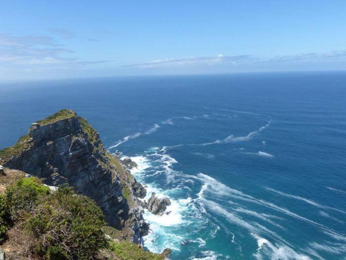 Мыс индийского океана. Мыс Агульяс, ЮАР. Агульяс мыс игольный. Мыс игольный ЮАР. Мыс игольный Атлантический океан.