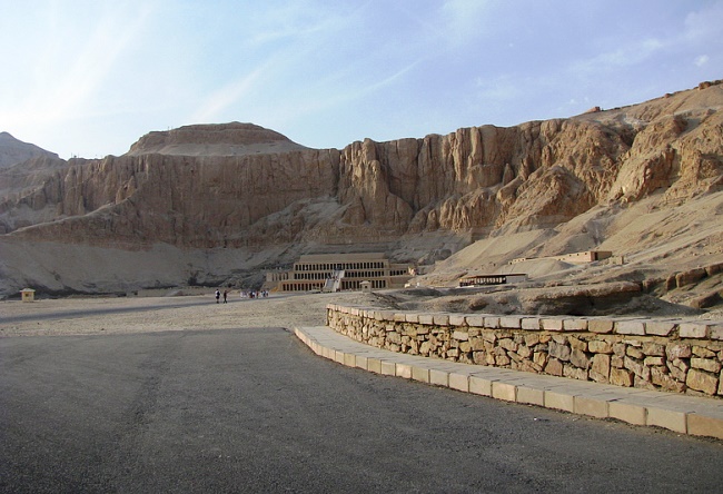 The road from Hurghada to Luxor is the most dangerous road in the world 5