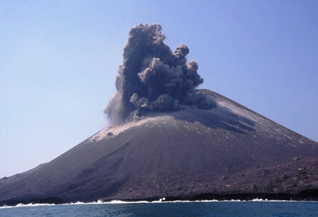 Stratovolcano Krakatau 2