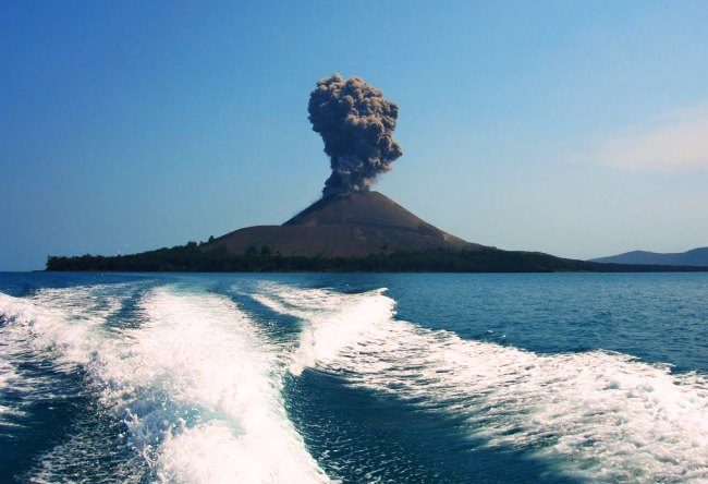 Stratovolcano Krakatau 4