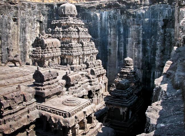 Высеченный из скалы храм Кайласанатха 5