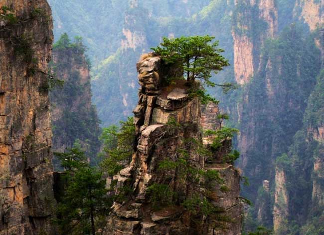 Unusual rocks Ulinyuan in Hunan 2