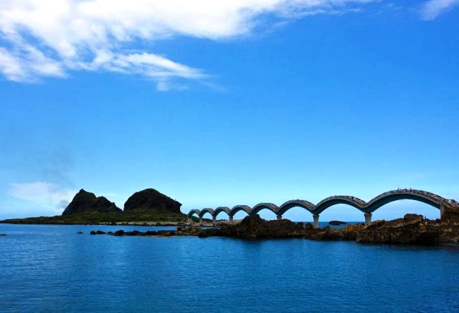 Dragon Bridge on the beautiful island 4