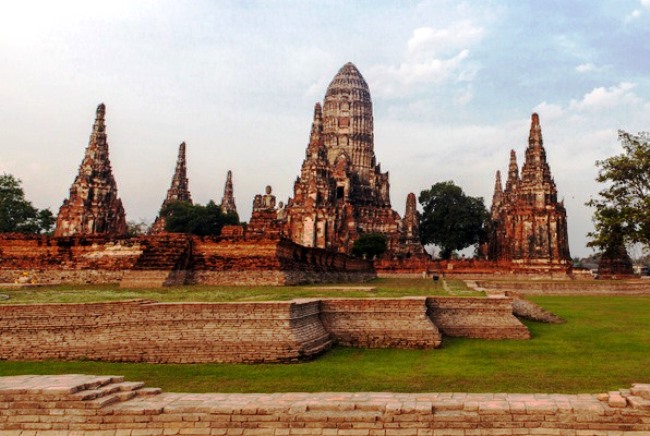 The tombs in the ancient Ayutthaya 5