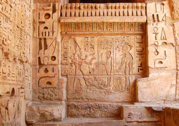 Памятники Африки храм Мединет Абу в Луксоре 5
