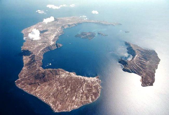 Обожженная земля острова Санторини 4