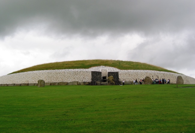 Ireland the ancient Newgrange 3