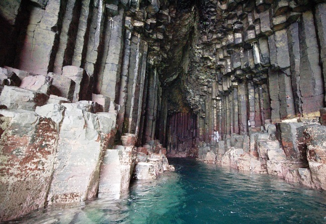 Fingals Cave on the island of Staff 5