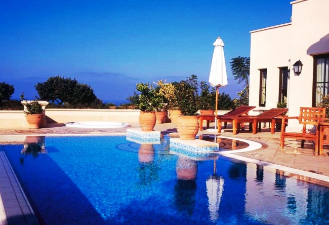 Топ-10 лучших бассейнов в отелях Кипра 10