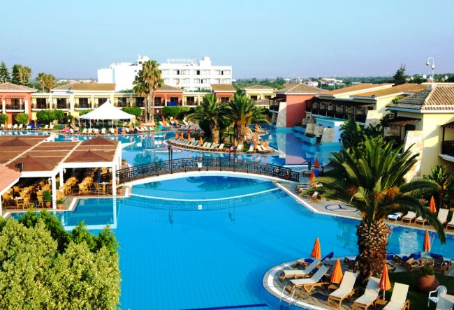 Топ-10 лучших бассейнов в отелях Кипра 2