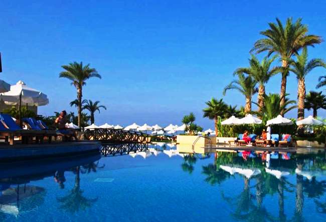 Топ-10 лучших бассейнов в отелях Кипра 4