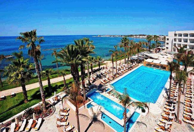 Топ-10 лучших бассейнов в отелях Кипра 7