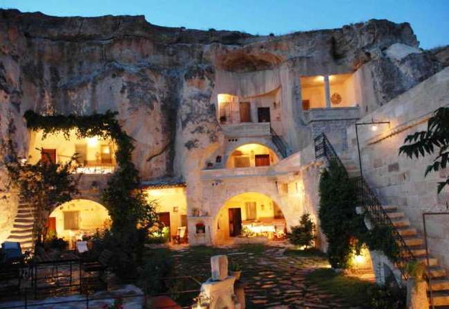Top 10 most unusual hotels according to RegHotel 9