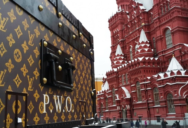Louis Vuitton suitcase in Red Square 2