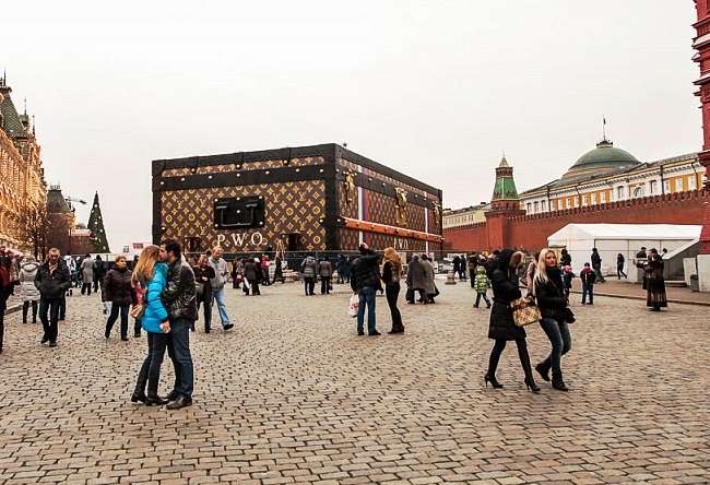 Louis Vuitton suitcase in Red Square 5