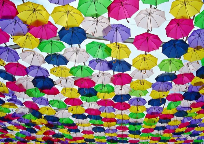 Аллея парящих зонтиков 4
