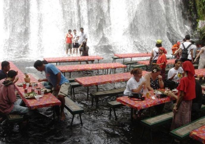 Удивительная Азия Филиппины ресторан-водопад 3