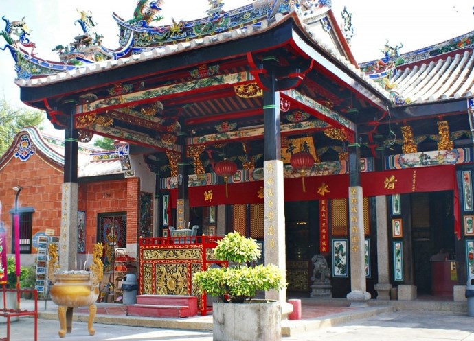Чарующая Азия Змеиный храм Сунгай Клуанге 3