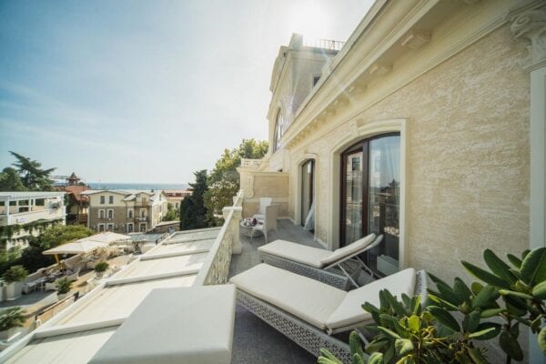 villa-elena-residences-nomer-balkon